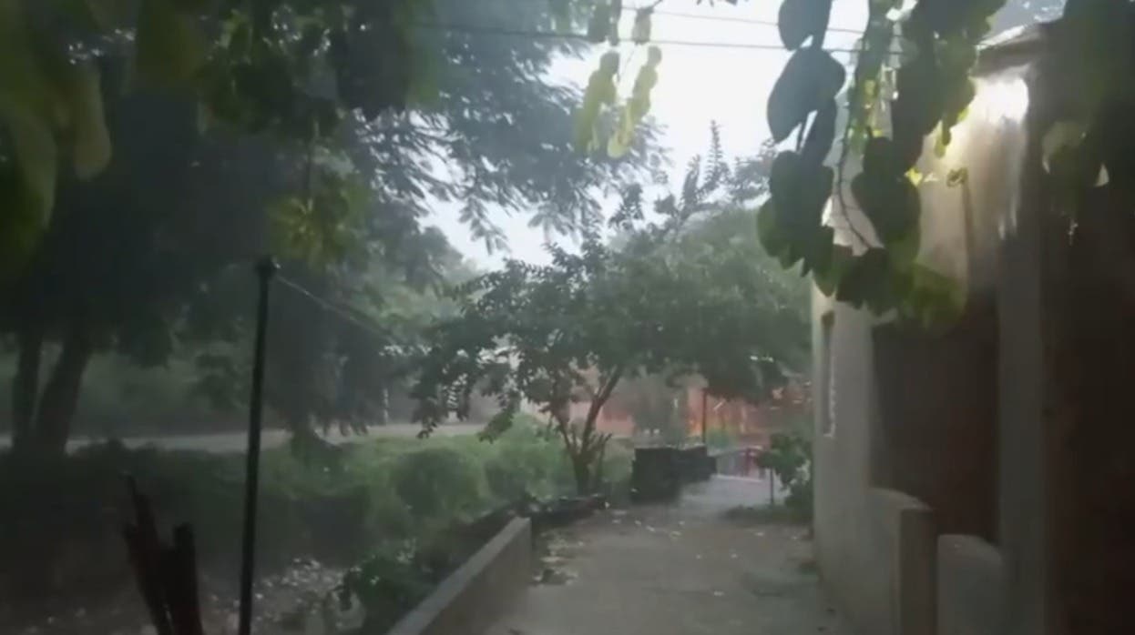 Fuertes aguaceros provocan inundaciones urbanas en Santiago