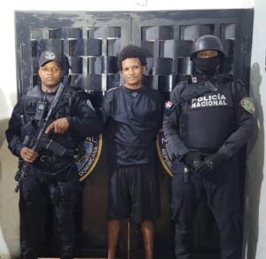 Apresan en Cotuí a Wellinton Del Orbe, “El Carú”, tras allanamiento; era buscado por robos y atracos