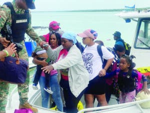 Huracán Melissa: Armada evacua 98 personas de isla Saona y despliega recursos en respuesta Huracán Melissa: Armada evacua 98 personas de isla Saona y despliega recursos en respuesta