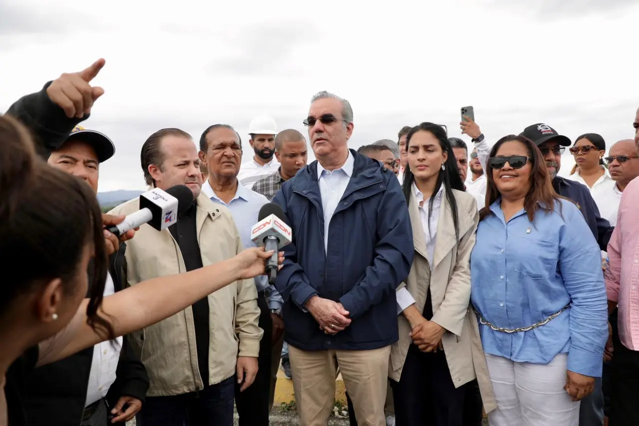 Abinader supervisa presas del Cibao ante pronóstico de lluvias por huracán Melissa