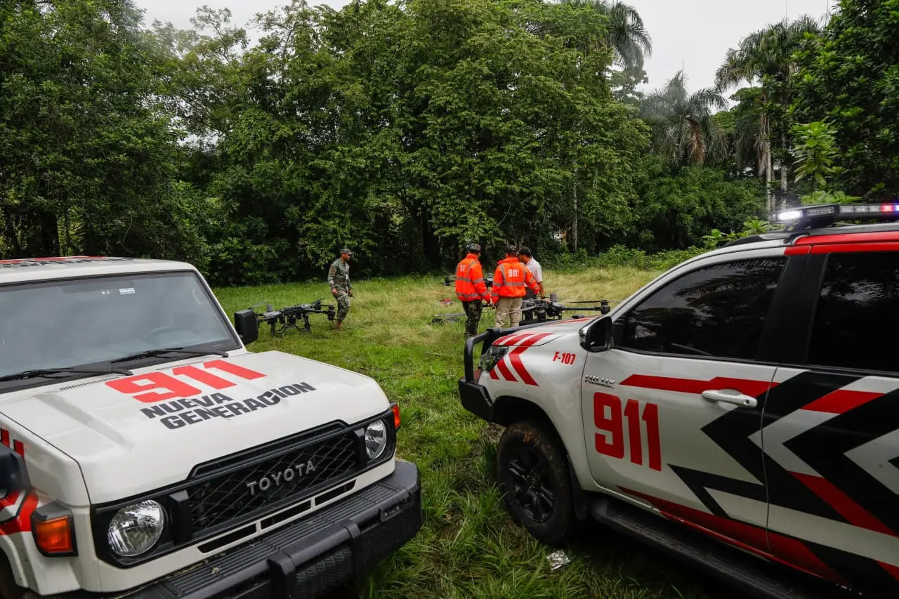 Drones del 911 entregan raciones a familias incomunicadas en SD Norte