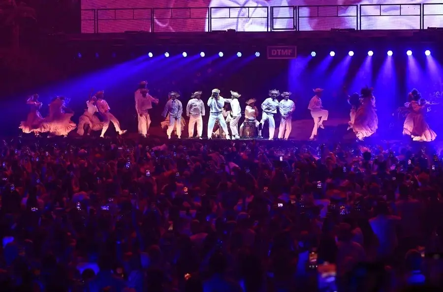 Casi la mitad de estadounidenses aprueba a Bad Bunny como estrella del Super Bowl