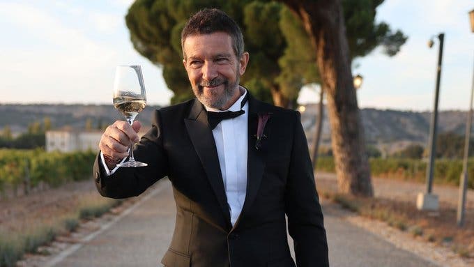 La hija de Antonio Banderas y Melanie Griffith se casa en España con Álex Gruszynski