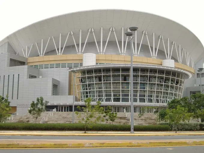 El Coliseo de Puerto Rico, blanco de disparos en la madrugada