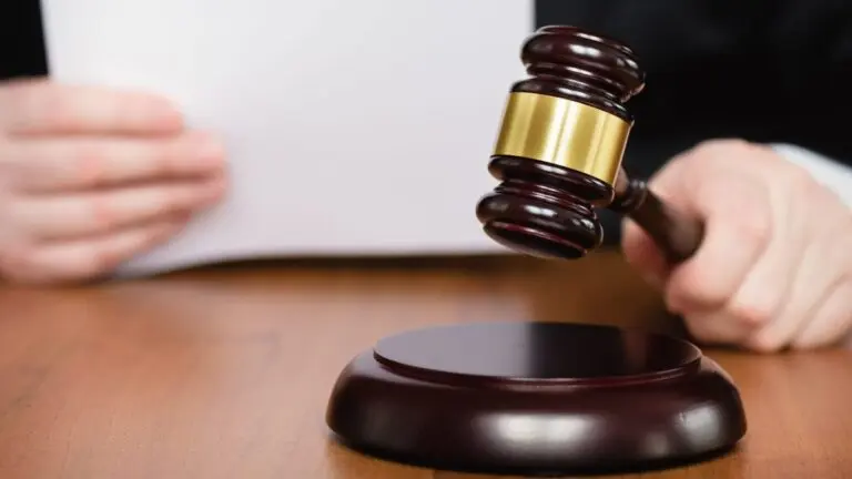 Tribunal condena 2 hombres a 10 años de cárcel por estafa