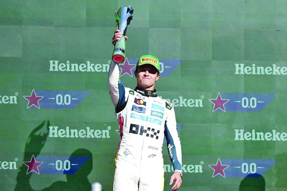 Lando Norris sale de bache, gana en México