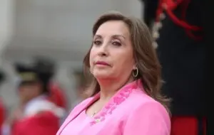 ¡De manera exprés! Congreso destituye a Dina Boluarte, presidenta de Perú