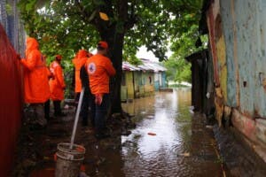 Crecida del río Isabela: Defensa Civil evacúa a familias en peligro en Capotillo Crecida del río Isabela: Defensa Civil evacúa a familias en peligro en Capotillo