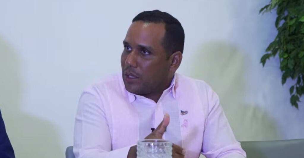 Alcaldes señalan la necesidad de mejores salarios para empleados de limpieza