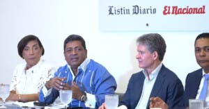 Alcaldes señalan la necesidad de mejores salarios para empleados de limpieza