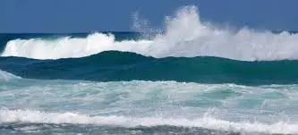 Costa Norte bajo advertencia: Oleaje anormal y lluvias en la tarde