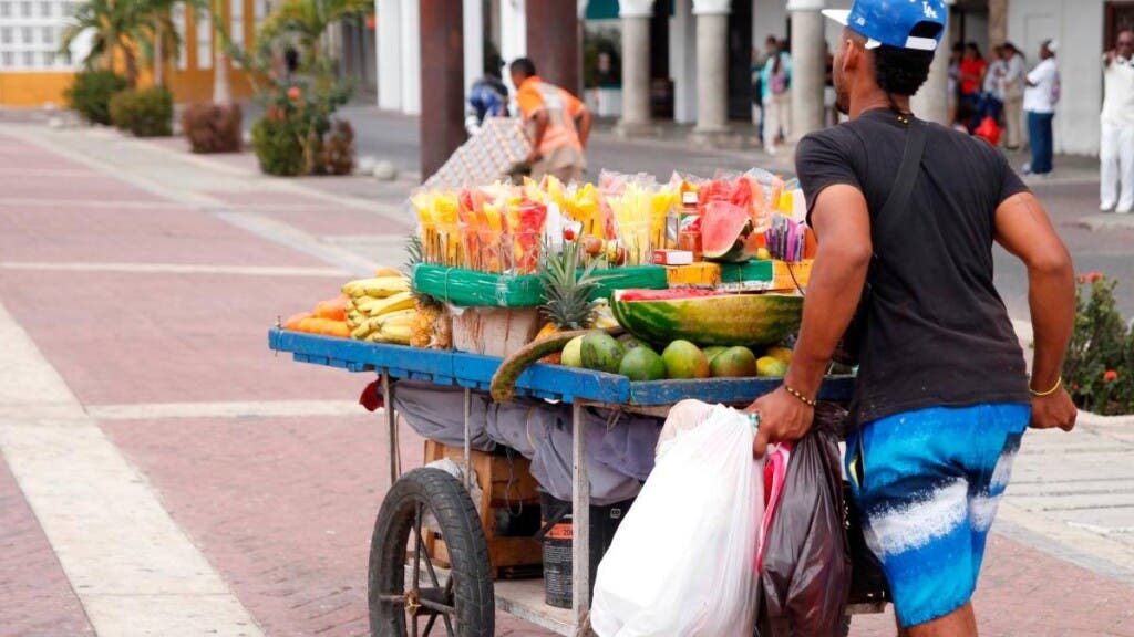La informalidad laboral en RD alcanza un 54% a medio año de 2025