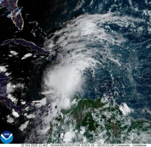 Tormenta tropical Melissa avanza lentamente pero con fuertes lluvias a su paso