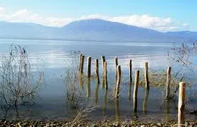 Senadores visitan Laguna Rincón para verificar amenaza de caudal