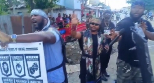Dajabón: Alcalde Santiago Riverón impide ritual callejero de haitianos que proclamaban “Jesús es negro”