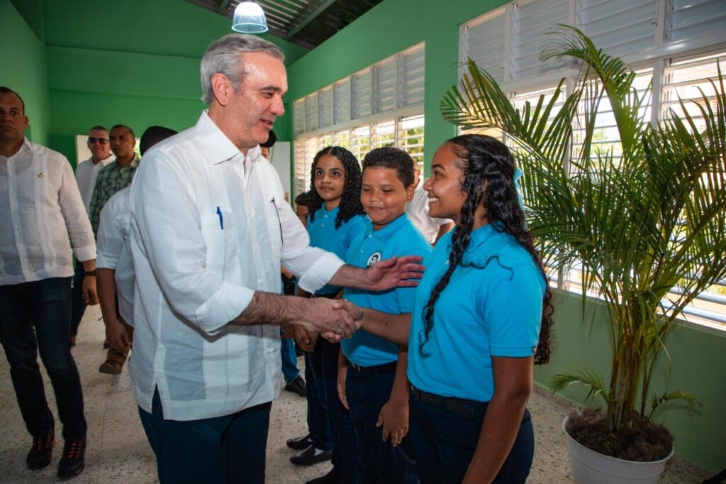 El nuevo liceo en Monseñor Nouel: Un paso hacia una educación digna