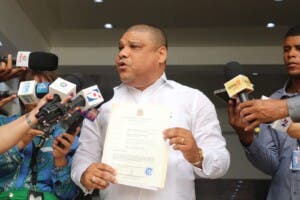 Diputado Raposo advierte dominicanos asumirán RD$65 mil millones en préstamos para las EDES Diputado Raposo advierte dominicanos asumirán RD$65 mil millones en préstamos para las EDES