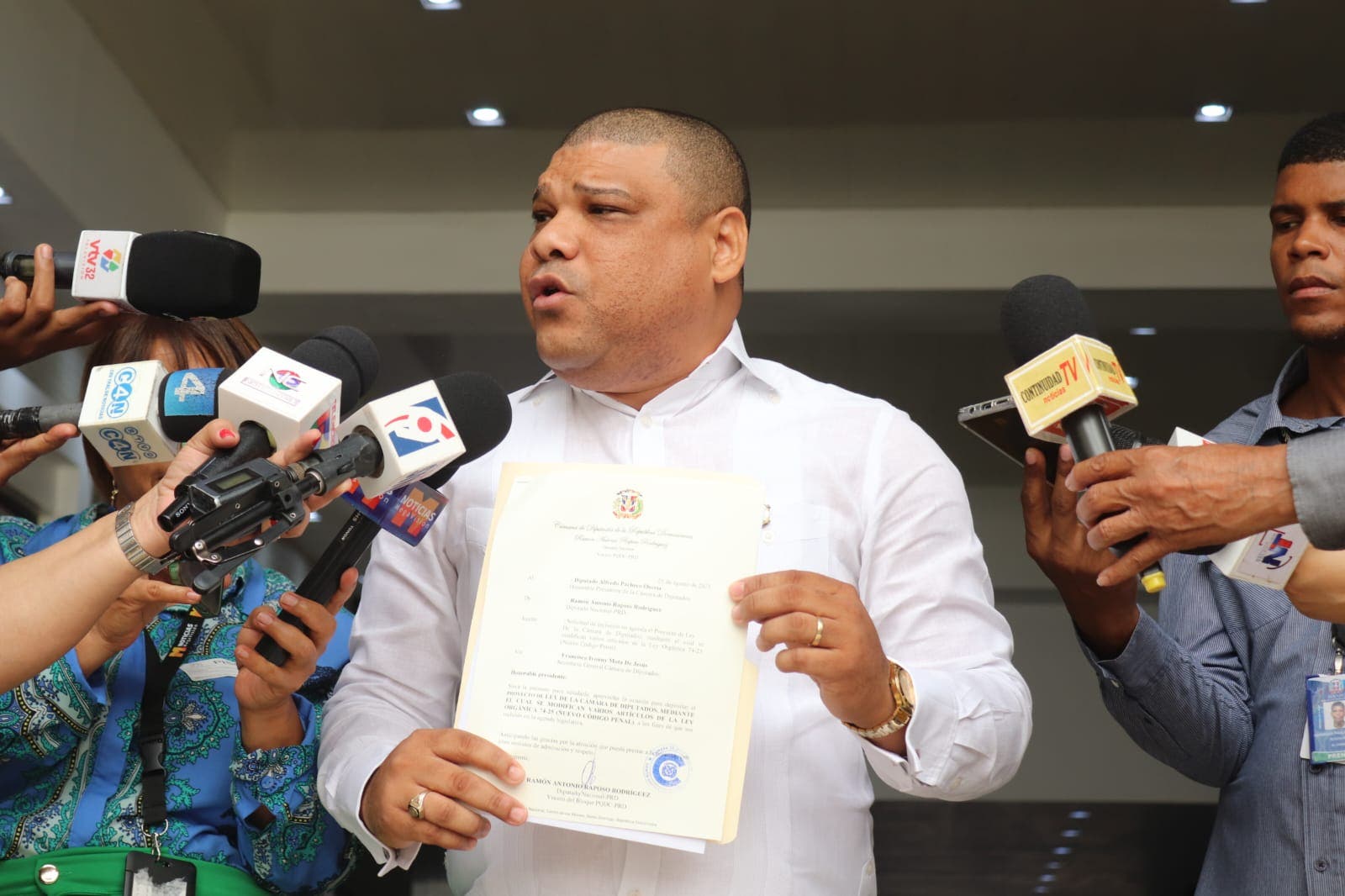 Diputado Raposo advierte dominicanos asumirán RD$65 mil millones en préstamos para las EDES