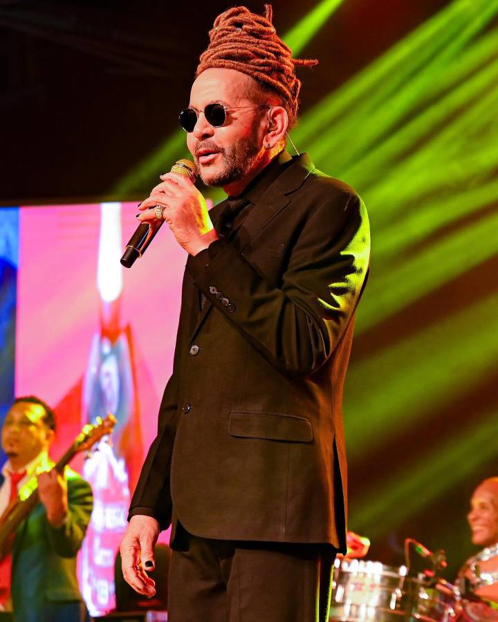 Descubre los artistas dominicanos que actuarán junto a Elvis Crespo en Premios Billboard