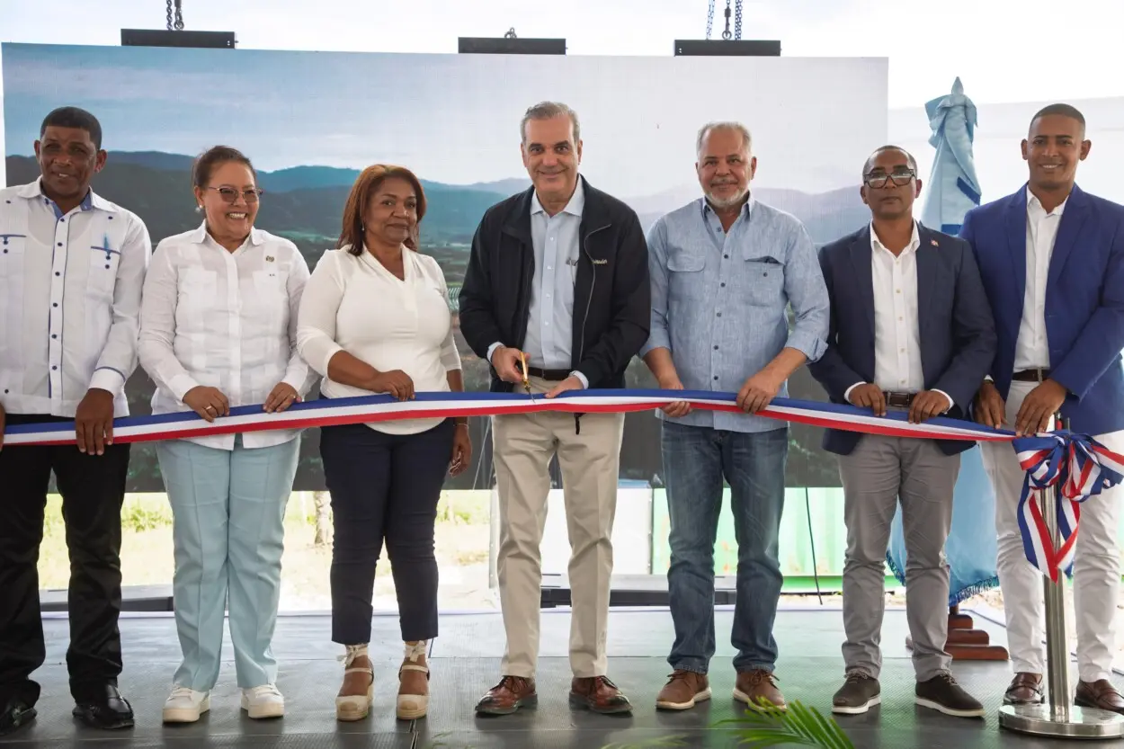 Abinader inaugura carreteras y el Bulevar Tenguerengue en San Juan
