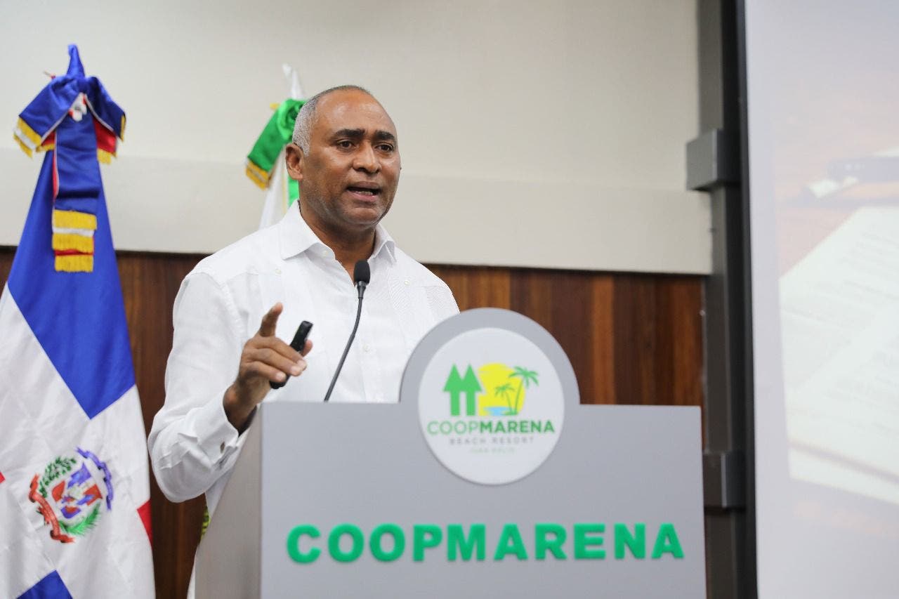 Imparten conferencia sobre liderazgo en el sector cooperativo