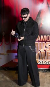 Jabriell se alza como Artista Revelación en los Glamour Music Awards