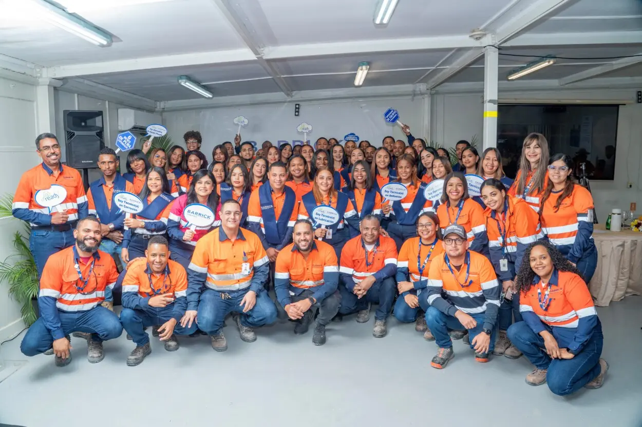 Gradúan 44 jóvenes programa Job Ready