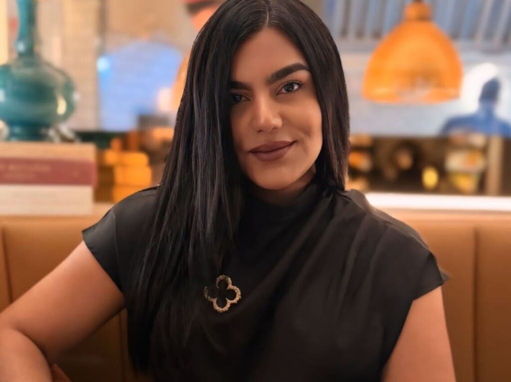 Para esta experta en decoración navideña en esta temporada predominan los tonos rojo borgoña, marrón y el Pantone