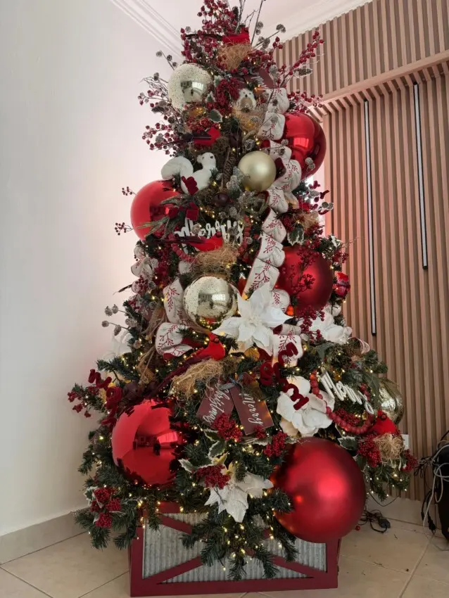 El encanto de una decoración cálida y elegante para Navidad