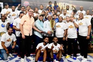 Mauricio Báez extiende su imperio al coronarse campeón en el TBS Distrito; suma su corona 11