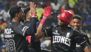 Leones del Escogido une sus piezas para blanquear a Licey