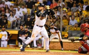 Hit de oro por JC Escarra da triunfo a Águilas Cibaeñas