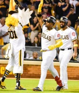 Águilas Cibaeñas no ceden; César y Gavin se lucen en la lomita