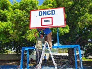 DNCD remoza varias canchas deportivas