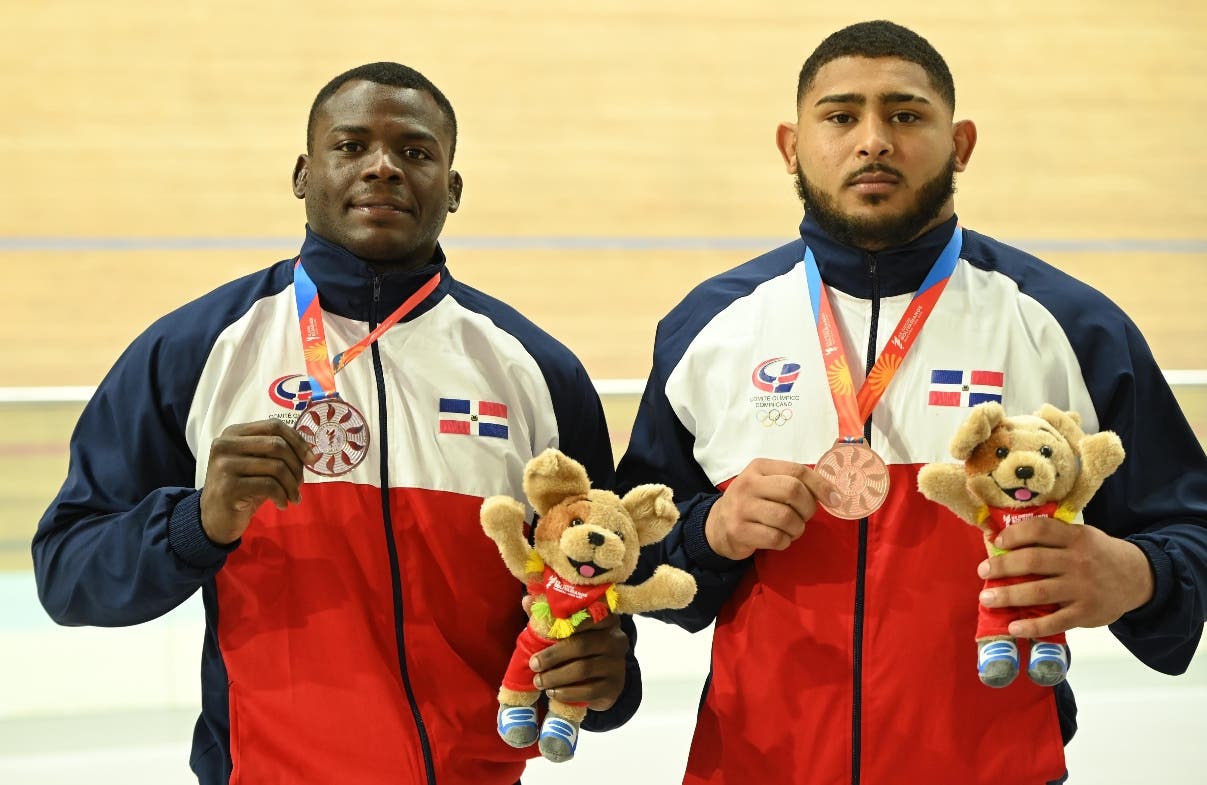 Adames y Núñez encarnación suben al podium en estilo greco lucha libre