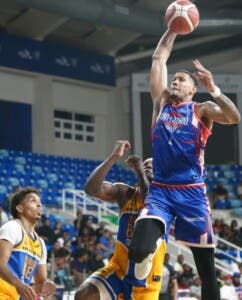 San Lázaro aplica lluvia de triples al Mauricio Báez