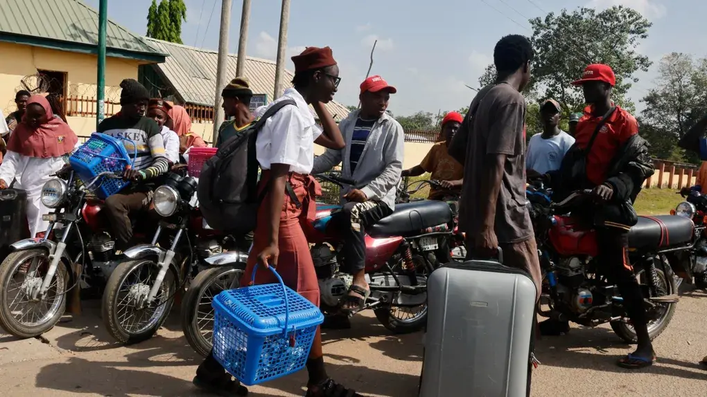 Escapan 50 alumnos tras masivo secuestro en escuela católica de Nigeria