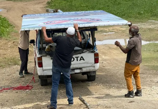 Retiro de vallas irregulares mejora seguridad vial en la República Dominicana
