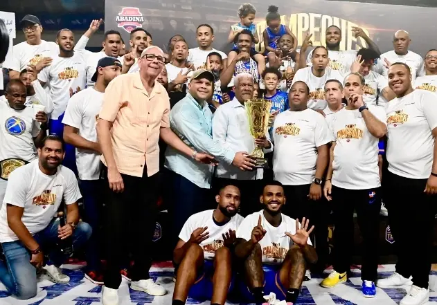 Mauricio Báez reafirma su liderazgo en el baloncesto superior del Distrito Nacional