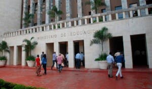 Casi 23 mil maestros se queman en evaluación ¿Por qué fallaron?