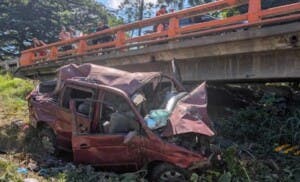 Minibús con haitianos indocumentados se incendia en El Maizal, Valverde: 23 heridos