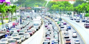 Los taponamientos en el Gran Santo Domingo aumentan por la temporada navideña y la actividad comercial