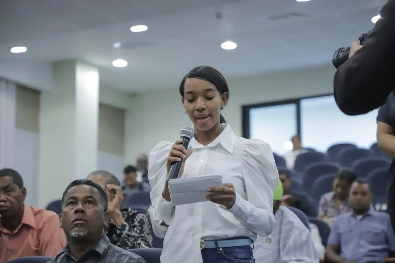 Comunitarios de Azua agradecen al Gobierno inversión de más de RD$ 5,700.000.000