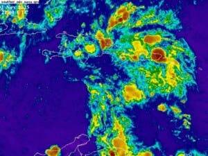 Población en alerta: continúan las precipitaciones por onda tropical y vaguada
