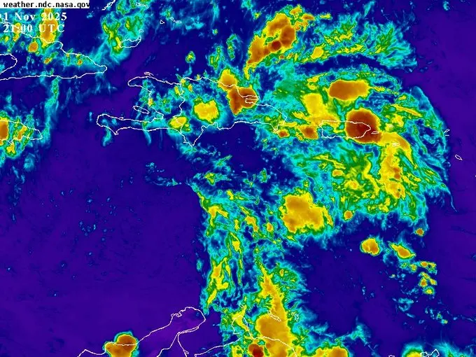 Población en alerta: continúan las precipitaciones por onda tropical y vaguada