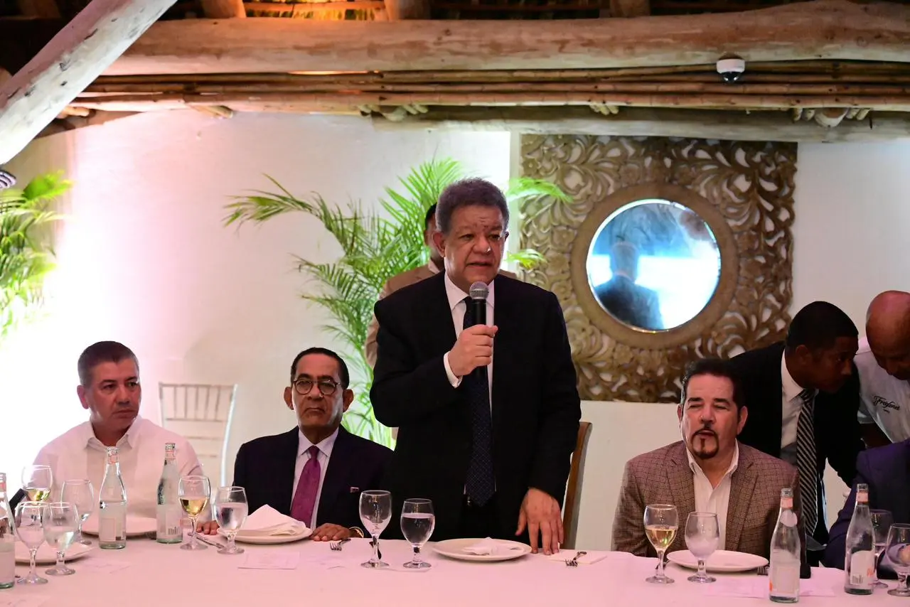 Leonel Fernández advierte que el país enfrenta “una crisis de confianza y credibilidad”