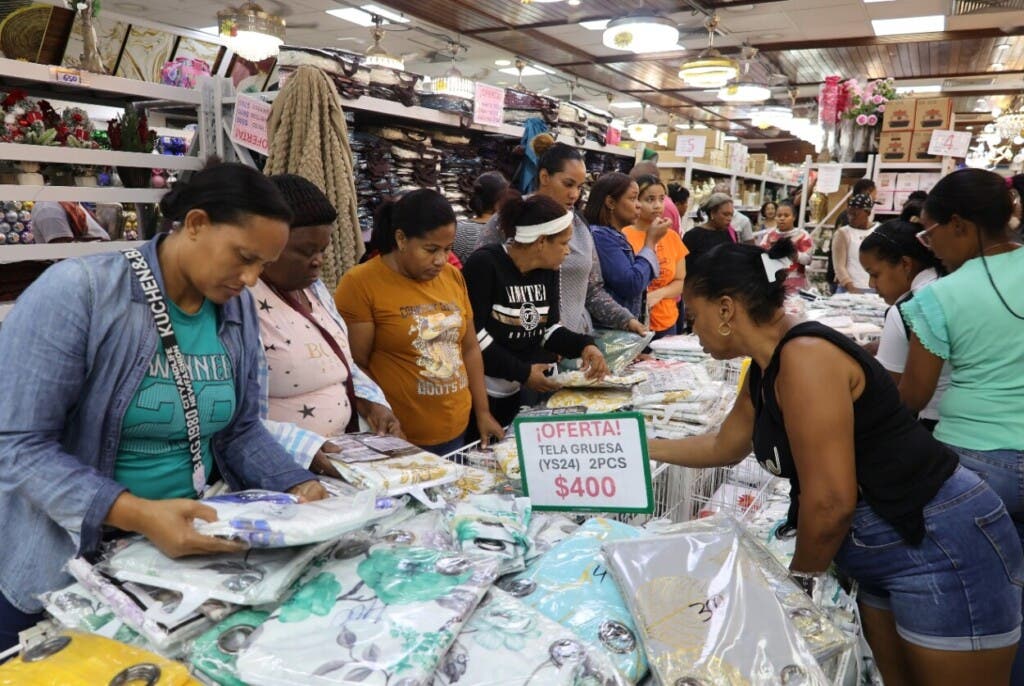 En la Duarte había un considerable flujo de personas en ocasión del Viernes negro