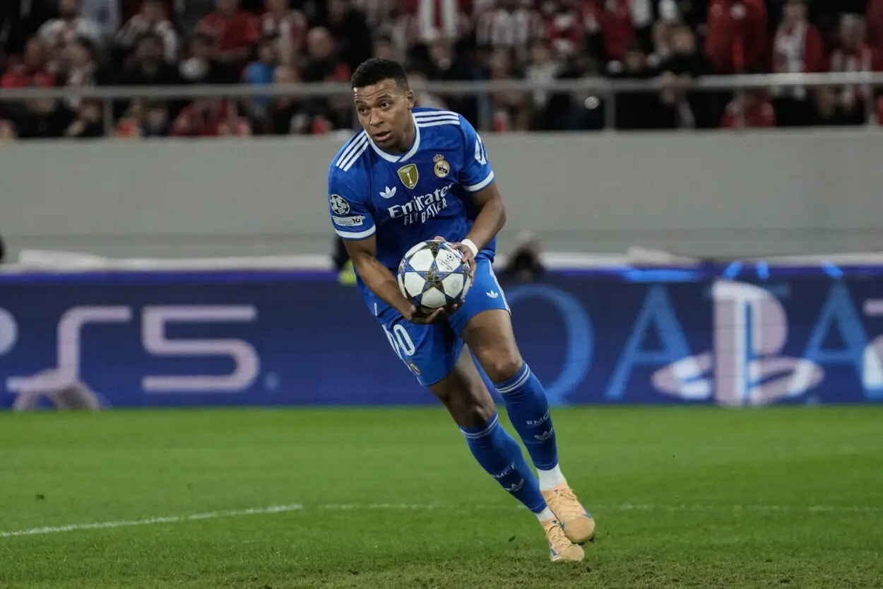 Mbappé firmó tres goles en 7 minutos para el Real Madrid en partido de Champions frente al Olympiakos