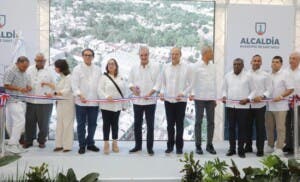 El presidente Abinader inaugura múltiples obras de infraestructura en Santiago, incluyendo un polideportivo y centros educativos