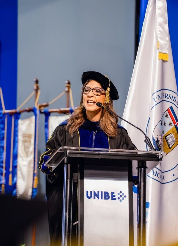 La rectora de Unibe, doctora Odile Camilo Vincent